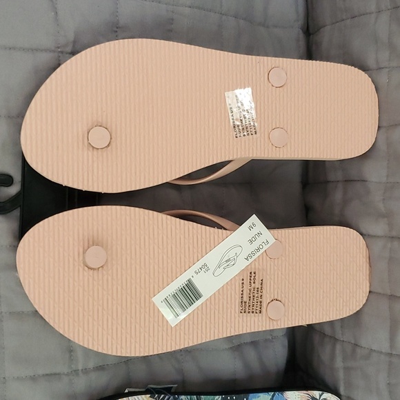 NWT Beach Ready Pink bebe Rhinestone Floral Flip Flops - Picture 6 of 10